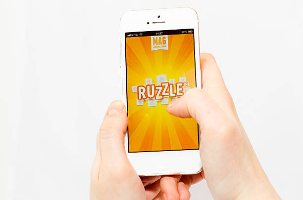 ruzzle app auf einem iphone 5 - ruzzle stock-fotos und bilder