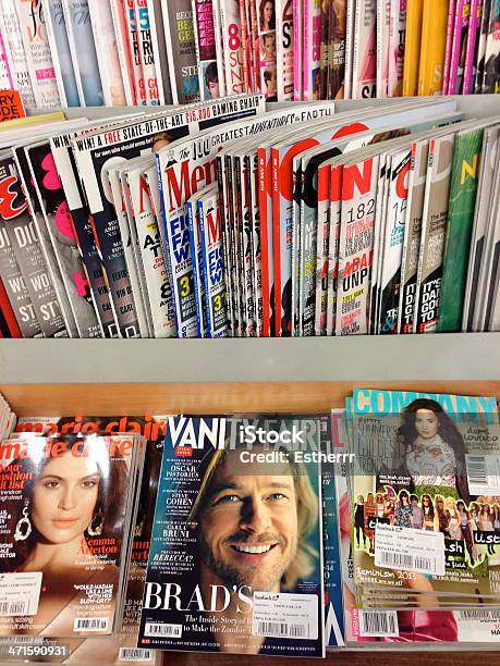 Photo libre de droit de Des Magazines Britannique banque d'images et plus d'images libres de droit de Brad Pitt - Acteur - Brad Pitt - Acteur, Porte-revues, Cosmopolitan Magazine