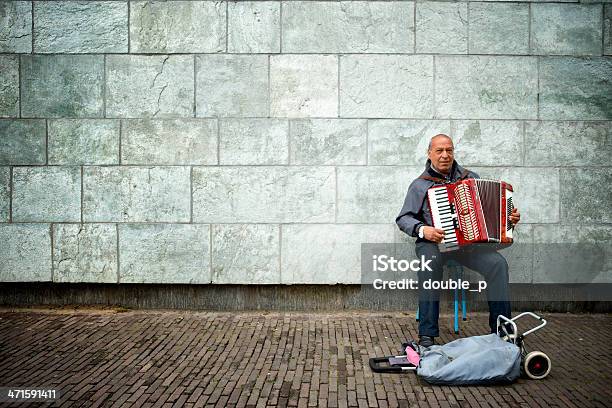 Busker - Fotografie stock e altre immagini di Ambientazione esterna - Ambientazione esterna, Artista di strada - Pittore, Città