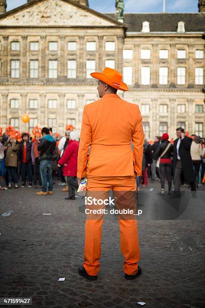Hombre De Orange Foto de stock y más banco de imágenes de Adoquinado - Adoquinado, Aire libre, Castillo - Estructura de edificio