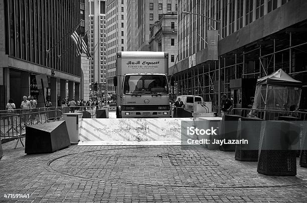 Barrera Contra El Terror Camión Manhattan En El Distrito Financiero De La Ciudad De Nueva York Foto de stock y más banco de imágenes de Actividad