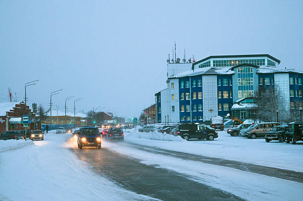 zima w mieście. - yamal peninsula winter tony snow cold zdjęcia i obrazy z banku zdjęć