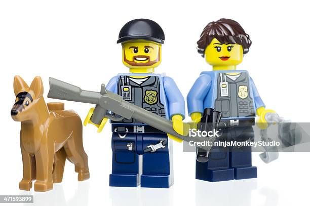 Unidade De Polícia K9 Minifiguras Lego - Fotografias de stock e mais imagens de Adulto - Adulto, Amarelo, Brinquedo