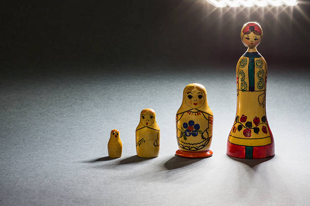 семья - russian nesting doll multi generation family doll russian culture стоковые фото и изображения