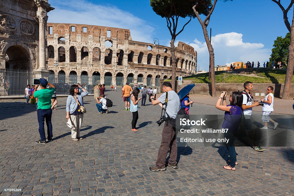 Touristen vor Coliseum - Lizenzfrei Alt Stock-Foto