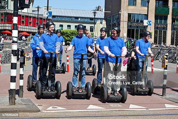 Riding En Amsterdam Foto de stock y más banco de imágenes de Segway - Segway, Accesorio de cabeza, Acera