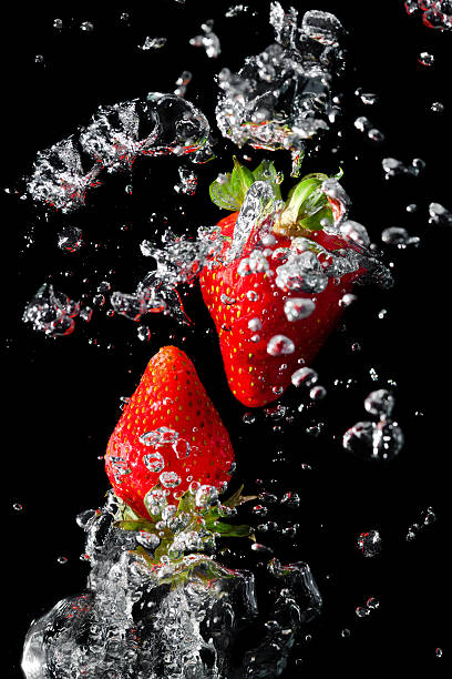 istock Two strawberries in the water with air bubbles 471595717
