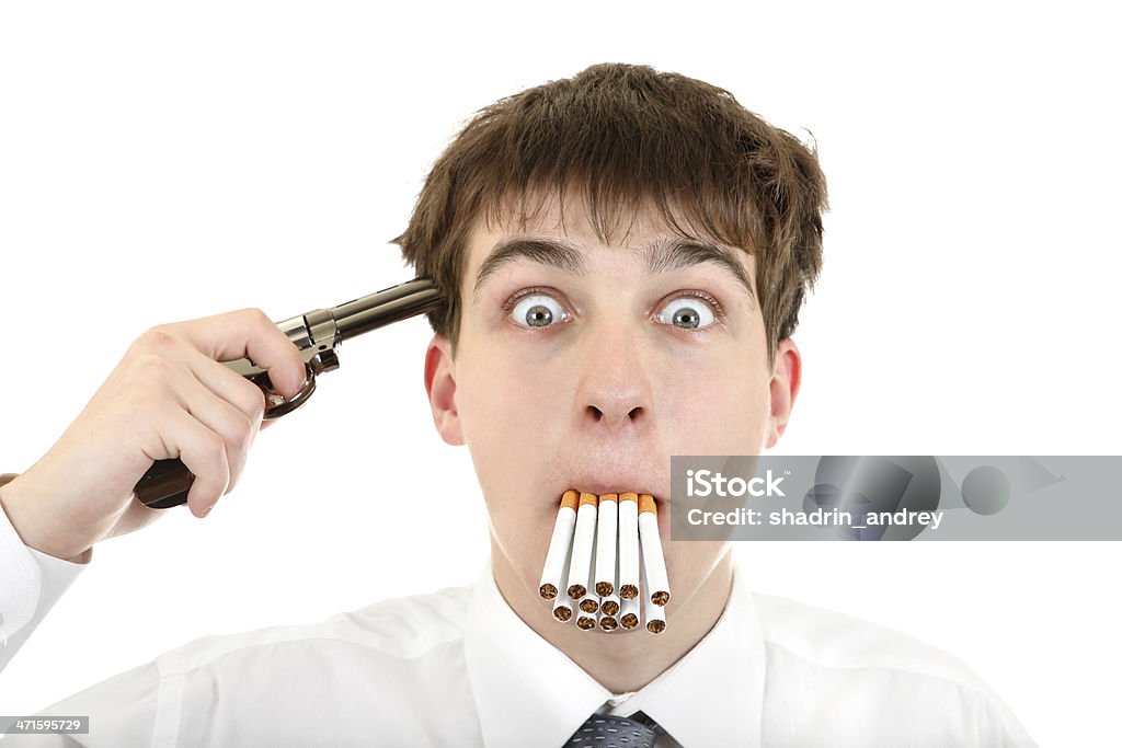 Homme avec des Cigarettes et d'armes à feu - Photo de Adulte libre de droits