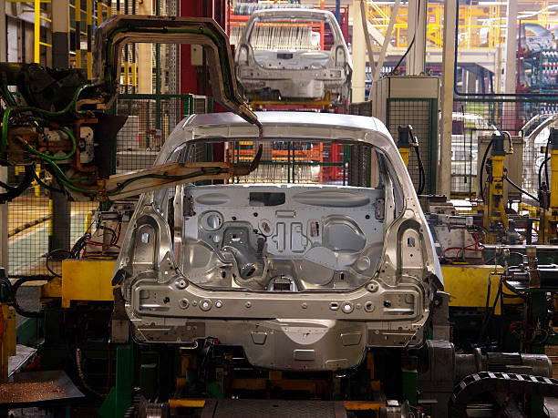 istock Inside a robotic car manufacturing plant 471596125