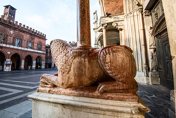 istock Duomo of Cremona 471597194
