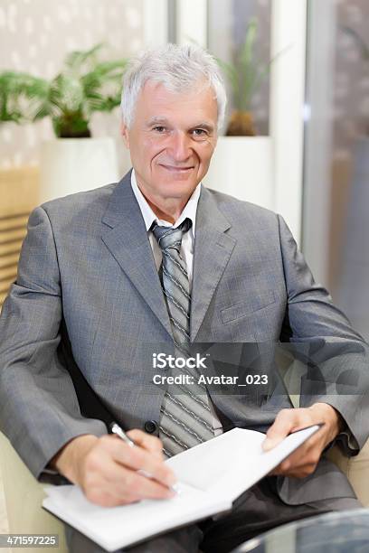Senior Hombre De Negocios Foto de stock y más banco de imágenes de 60-64 años - 60-64 años, 60-69 años, Adulto
