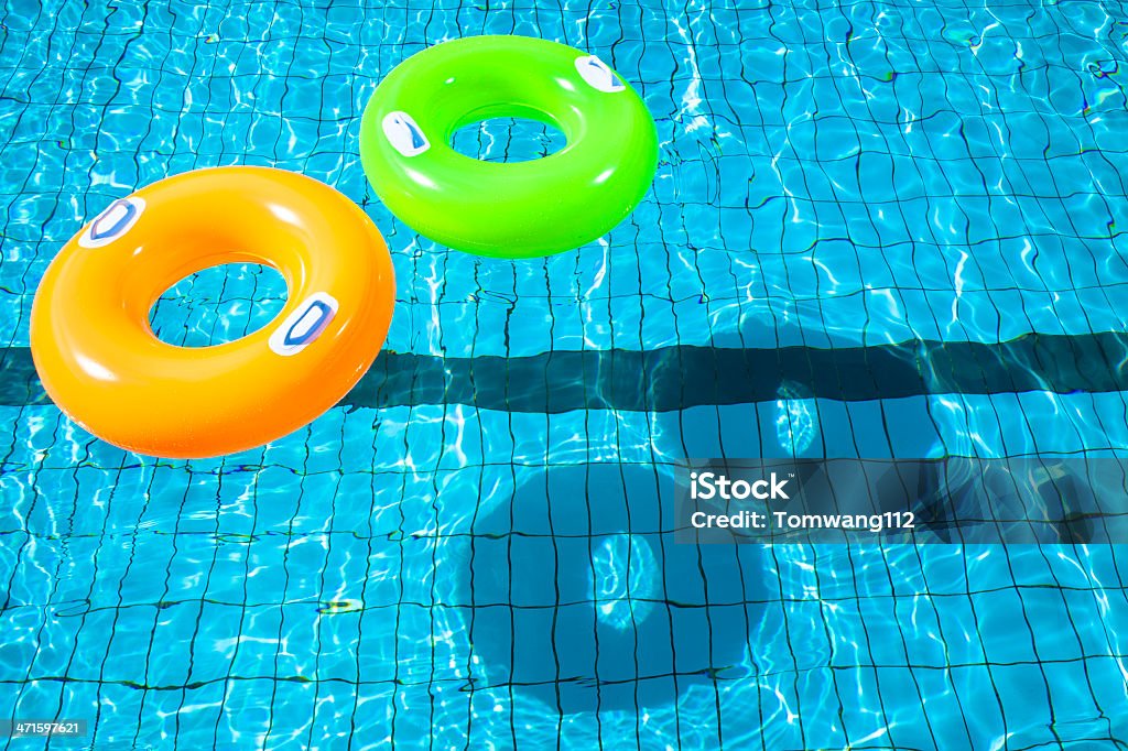 두 개의 수영장 환상체 - 로열티 프리 개념 스톡 사진