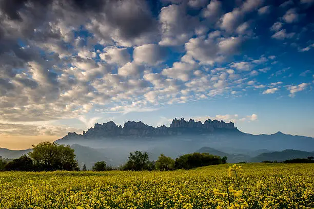 Montserrat a les primeres llums del dia.