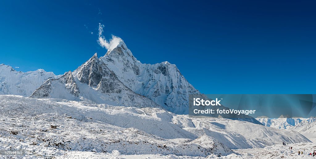 Ama Dablam 6812 m icônico Himalaia pico da montanha - Foto de stock de Ama Dablam royalty-free