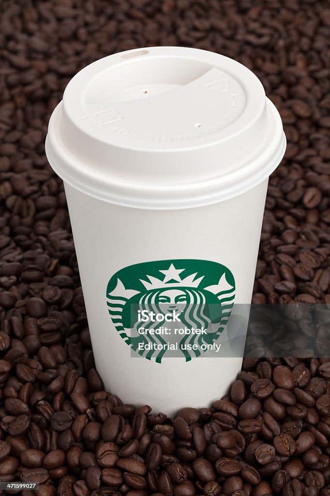 Café Starbucks à un minier de haricots - Photo de Starbucks libre de droits