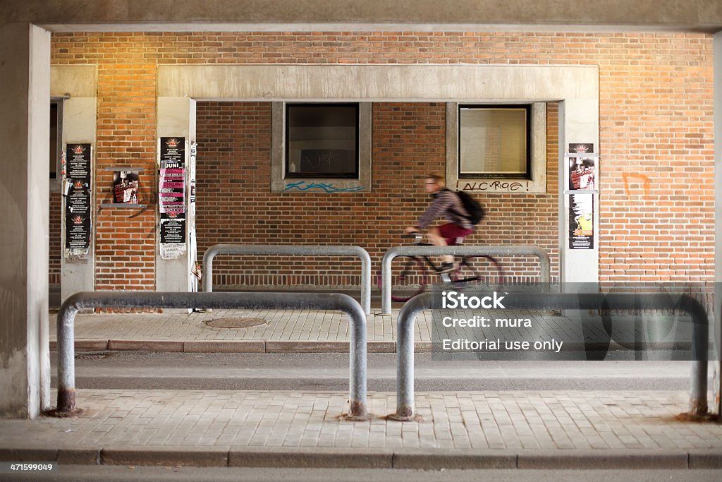 Carril para ciclistas fuelles de la biblioteca - Foto de stock de Aalborg libre de derechos