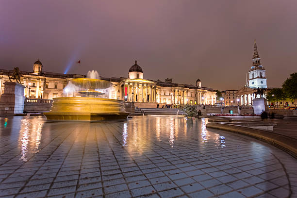 istock Trafalgar Square and the National Gallery at Night 471599533