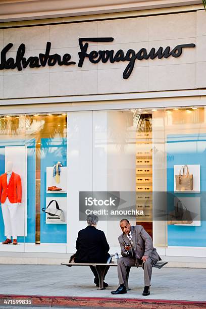 Foto de Salvatore Ferragamo Lojas Do Mundo Na Rodeo Drive Beverly Hills e mais fotos de stock de Adulto