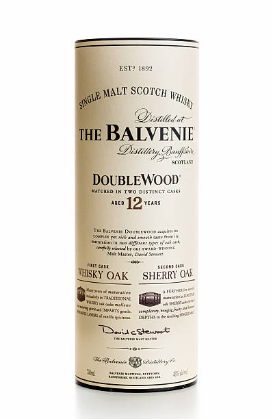 caixa de single malt scotch whisky o balvenie - the balvenie whisky - fotografias e filmes do acervo