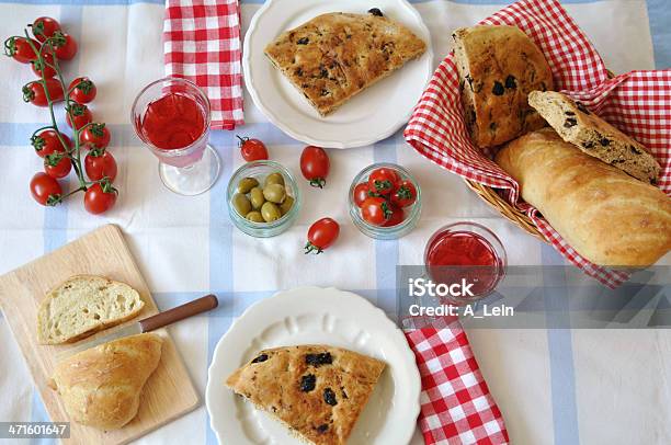 Italiano De Mesas Foto de stock y más banco de imágenes de Aceite de oliva - Aceite de oliva, Alimento, Barra de pan francés