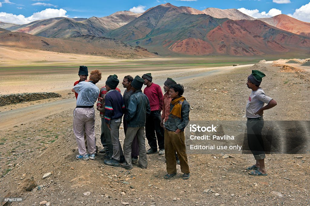 Femme montrant des photos de l'Inde de l'Inde sur plus Plains Homme - Photo de Adulte libre de droits