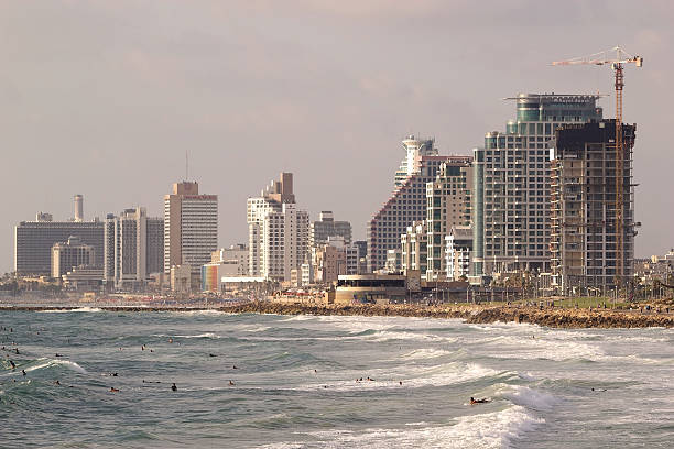 tel aviv - israel tel aviv skyscraper seascape - fotografias e filmes do acervo