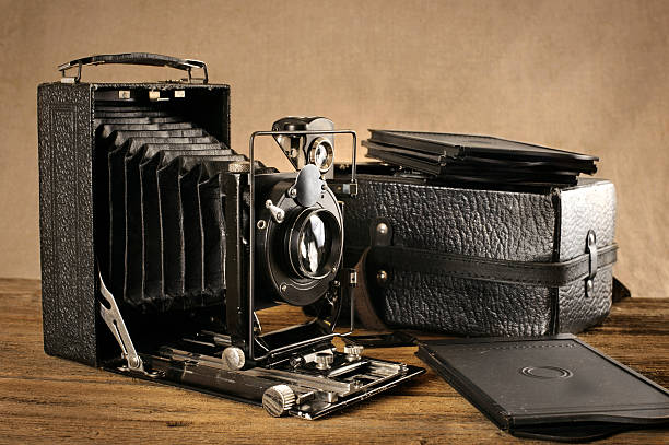 istock Vintage plate-camera on a wooden table. 471603914