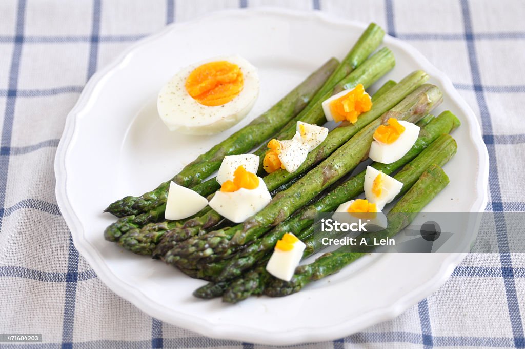 Asparagi con uova  - Foto stock royalty-free di Antipasto