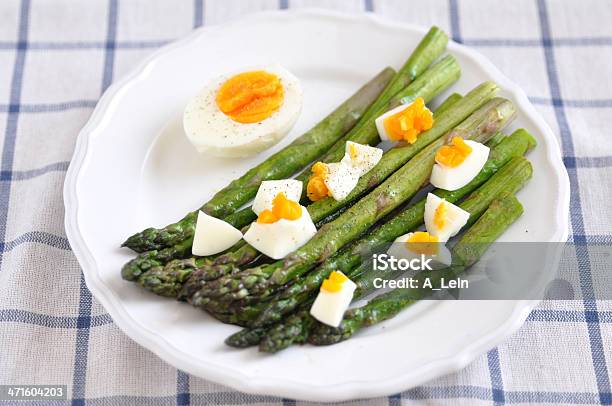 Asparagi Con Uova - Fotografie stock e altre immagini di Antipasto - Antipasto, Asparago, Bollito