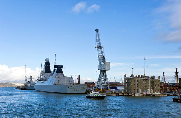 hms dauntless ramakrishana でポーツマス - portsmouth royal naval dockyard ストックフォトと画像