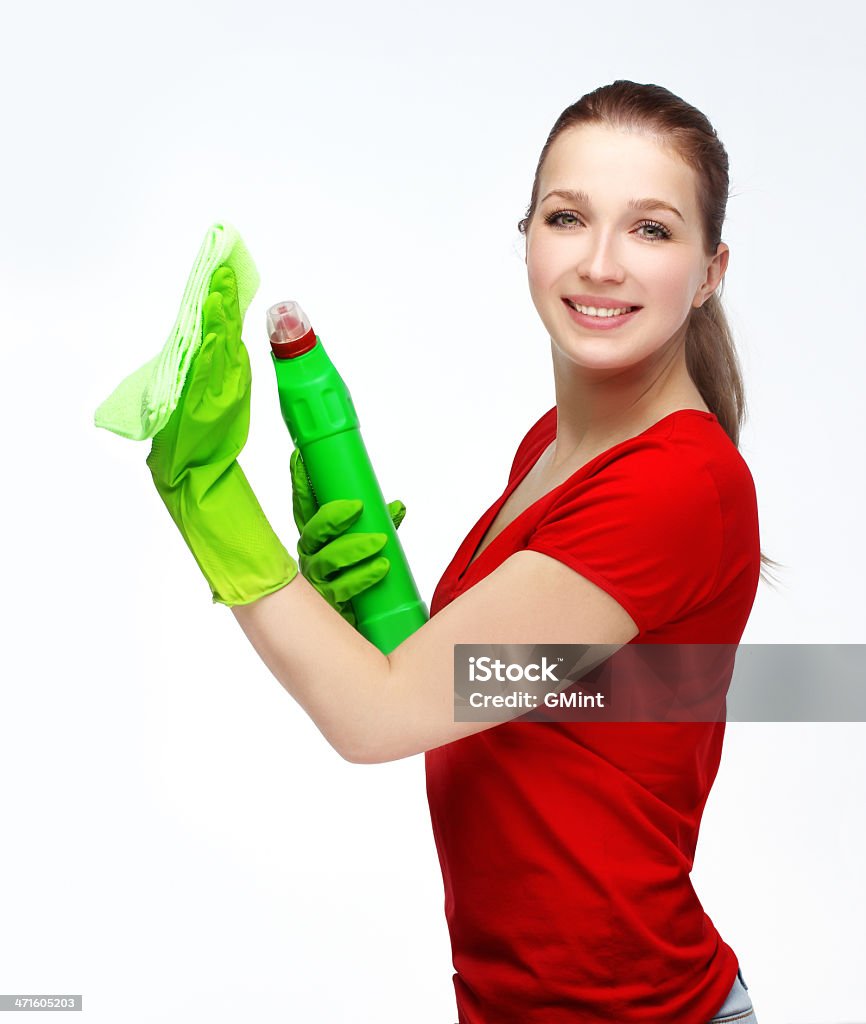 Alegre mulher fazendo trabalho doméstico - Foto de stock de 20-24 Anos royalty-free
