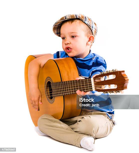 Photo libre de droit de Garçon Et Guitare banque d'images et plus d'images libres de droit de Artiste de spectacle - Artiste de spectacle, Bonheur, Casquette plate