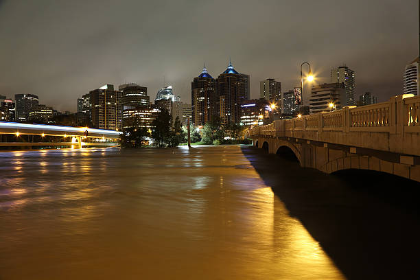 calgary, alberta inundación - calgary bridge flood alberta fotografías e imágenes de stock