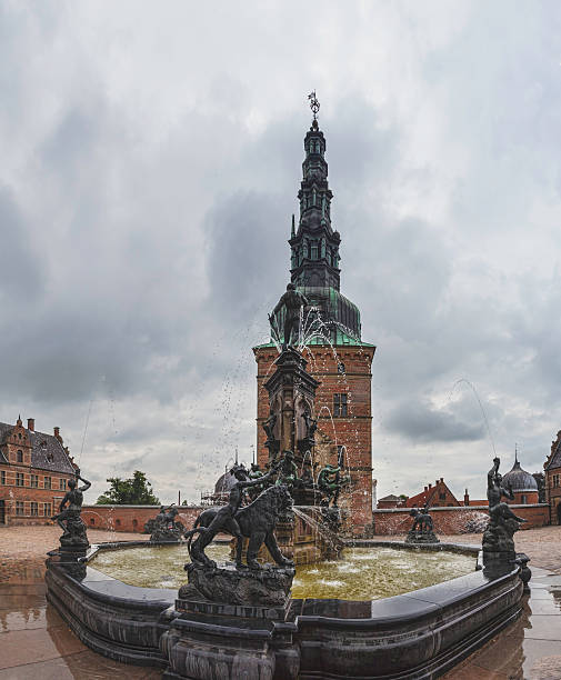 istock Fountain at the entrance to Frederiksborg Castle 471608327