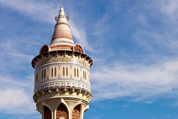 torre de agua en barceloneta park en barcelona - trencadis fotografías e imágenes de stock