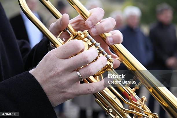 Foto de Trompete Jogador e mais fotos de stock de Funeral - Funeral, Música, Trompete