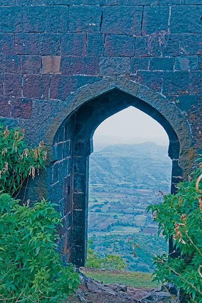 malhargad, sonori fort hill fort nahe sasvad, pune, maharashtra - maratha stock-fotos und bilder