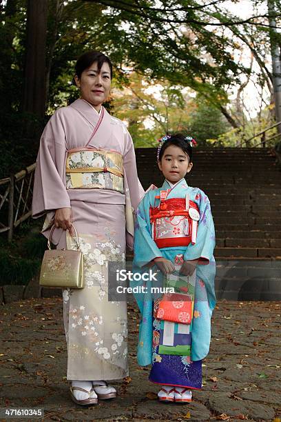Madre E Hija En Yamaboko Foto de stock y más banco de imágenes de Cultura japonesa - Cultura japonesa, Día del niño, Japón