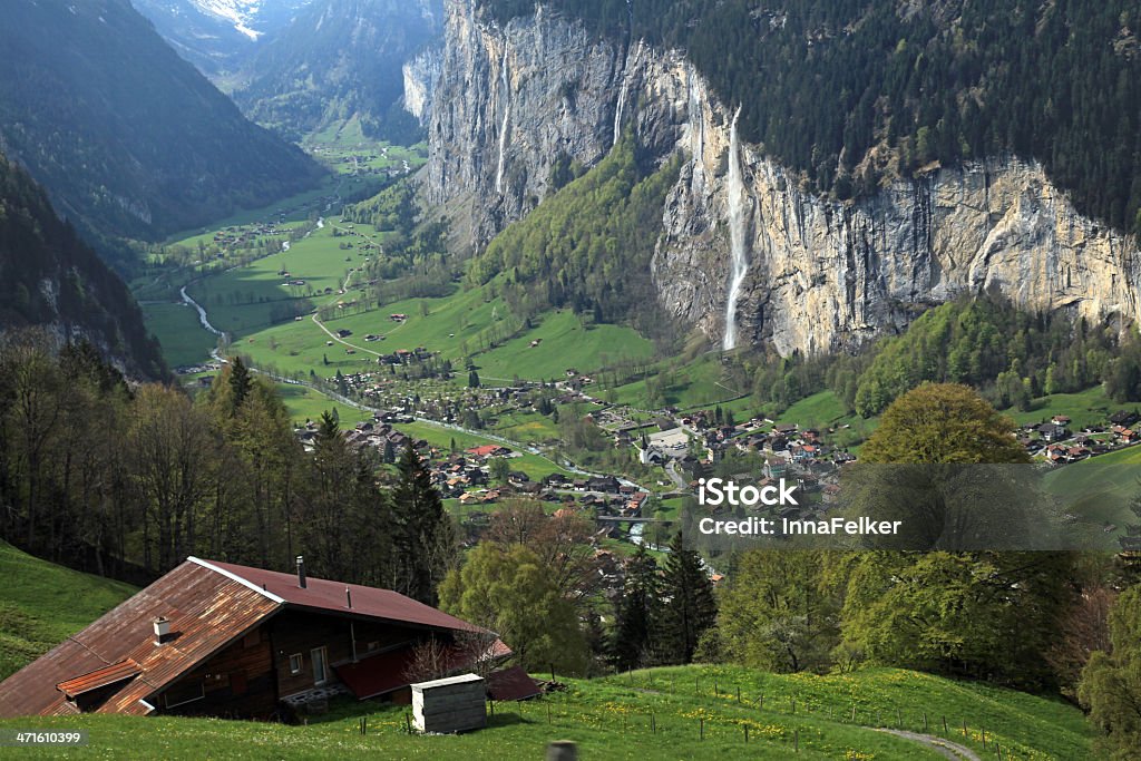 Villaggio montano delle Alpi, in Svizzera. - Foto stock royalty-free di Gstaad