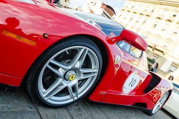 ferrari enzo - enzo fotografías e imágenes de stock