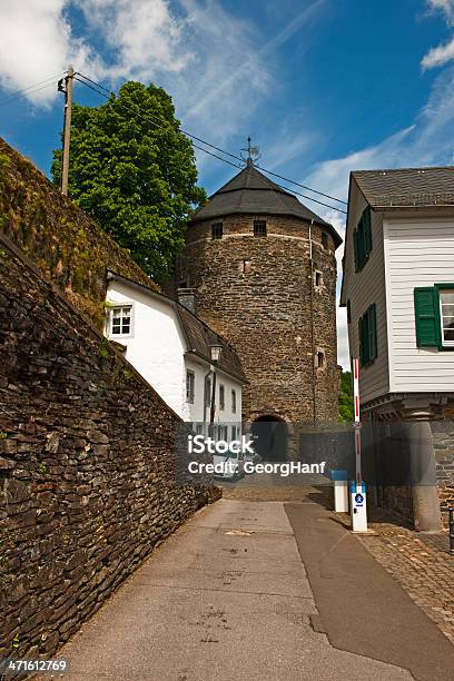 Castelo Monschau - Fotografias de stock e mais imagens de Aachen - Aachen, Aldeia, Alemanha