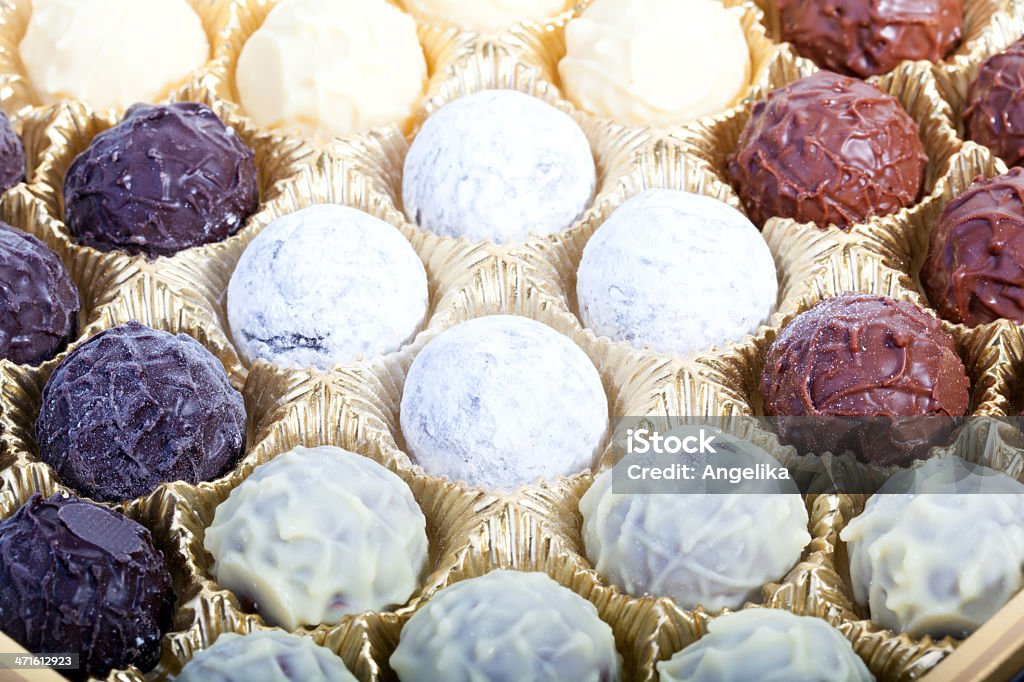 Lussuosa selezione di tartufi al cioccolato - Foto stock royalty-free di Alimentazione non salutare