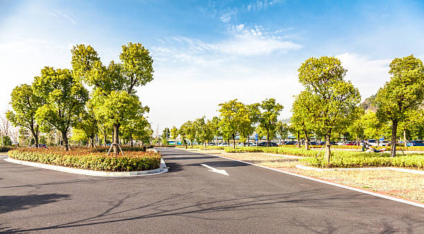 ar livre parque de estacionamento estrada - patio imagens e fotografias de stock