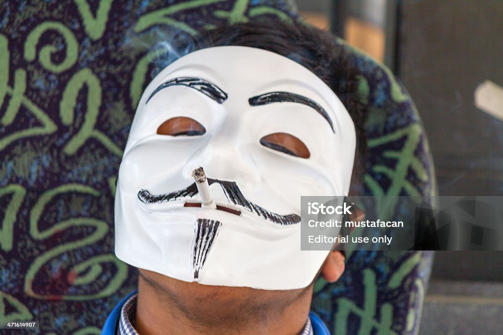 Homem com de Guy Fawkes - Foto de stock de AKP royalty-free