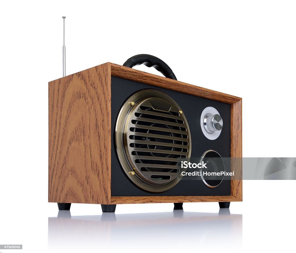 Stile Vintage radio isolato su sfondo bianco - Foto stock royalty-free di Altoparlante - Hardware audio