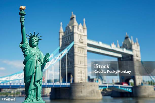 Statue Of Liberty Souvenir Stands At Tower Bridge London Stock Photo - Download Image Now