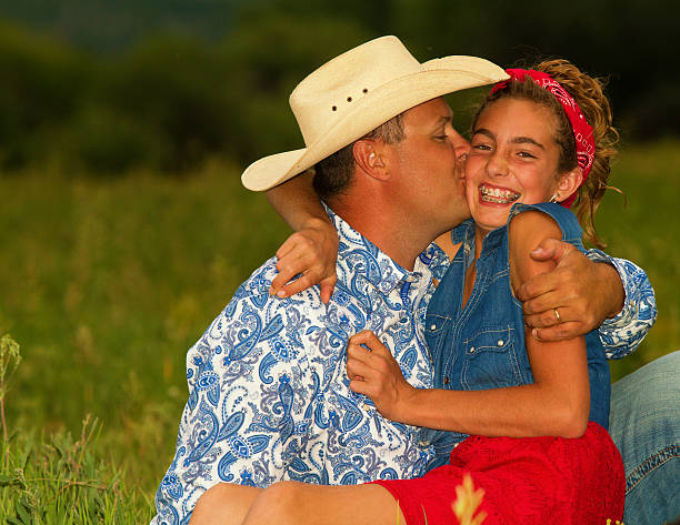 padre e hija - cowboy blue meadow horizontal fotografías e imágenes de stock