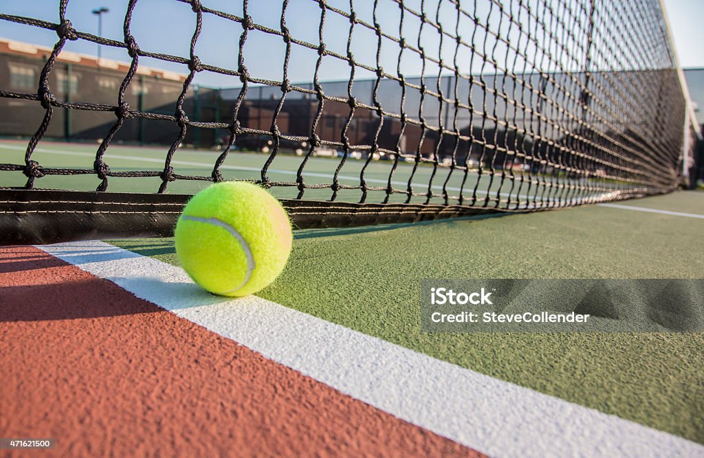 Cancha de tenis y pelotas de tenis, de cerca - Foto de stock de Tenis libre de derechos