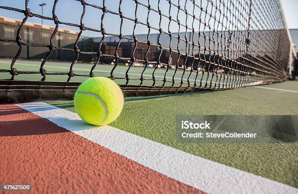 Cancha De Tenis Y Pelotas De Tenis De Cerca Foto de stock y más banco de imágenes de Tenis - Tenis, Pistas, Fondos