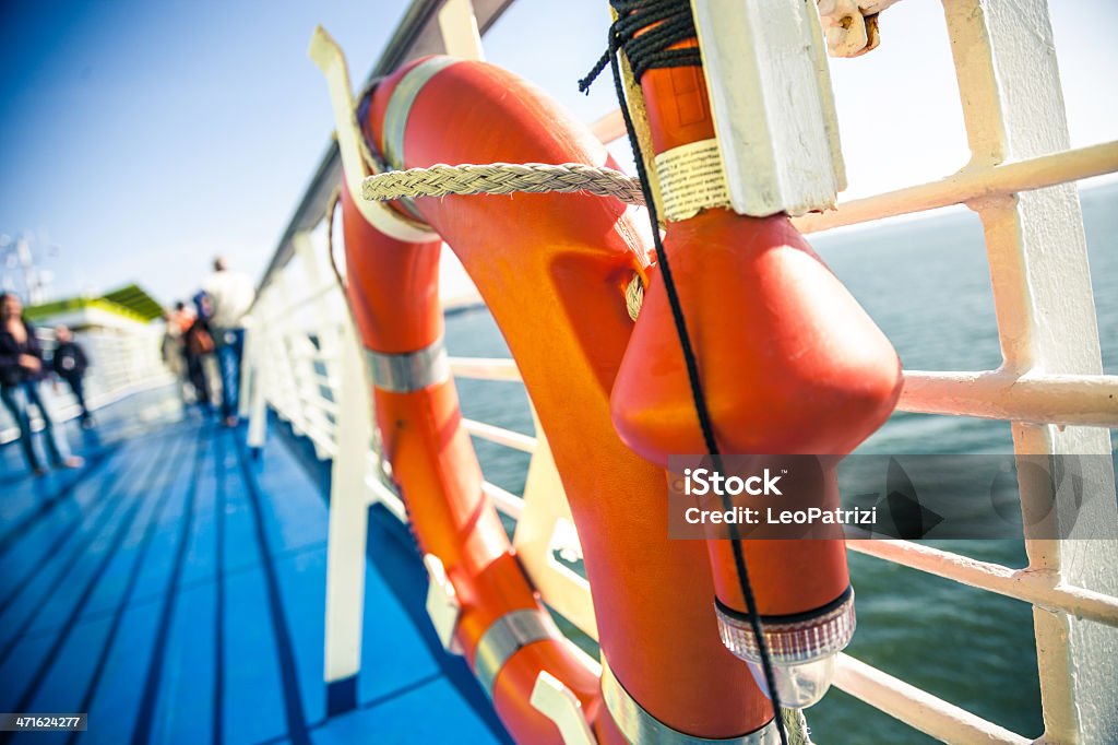 Salva-vidas no uma Turista ferry-boat - Royalty-free Ferry Foto de stock